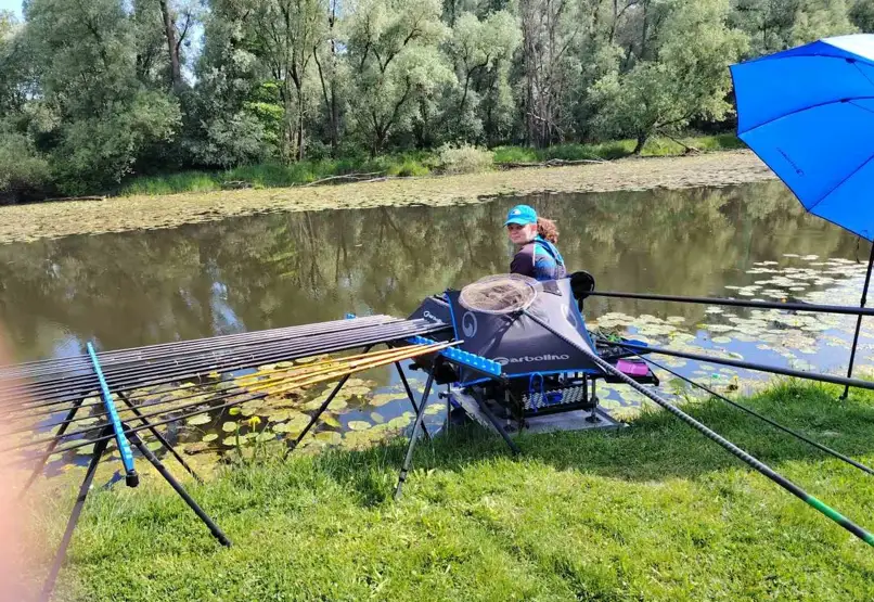 Mlada Hana je uz oca zavoljela ribolov, a sada putuje na Svjetsko prvenstvo