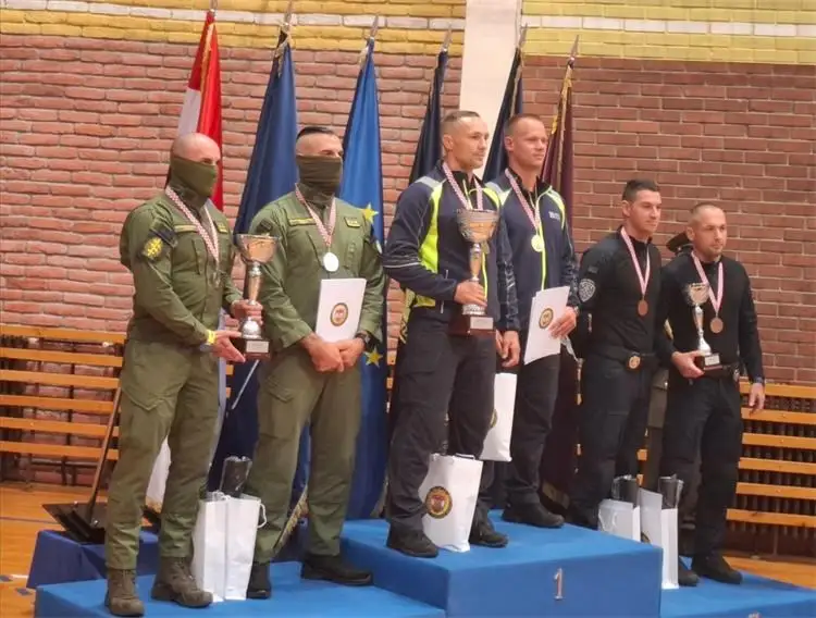 Interventni policajci iz PU vukovarsko-srijemske osvojili drugo mjesto na natjecanju "Viribus Unitis"